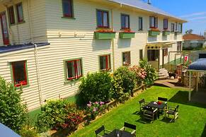 Ducks & Drakes Boutique Motel & Backpackers