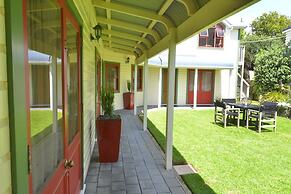Ducks & Drakes Boutique Motel & Backpackers