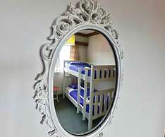 Ducks & Drakes Boutique Motel & Backpackers