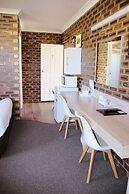 Squatters Homestead Motel