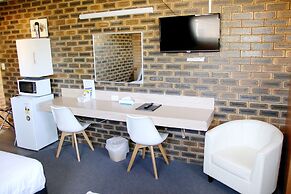 Squatters Homestead Motel