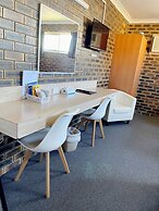 Squatters Homestead Motel