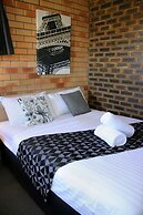 Squatters Homestead Motel