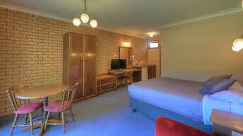 Barrass's John Bright Motor Inn