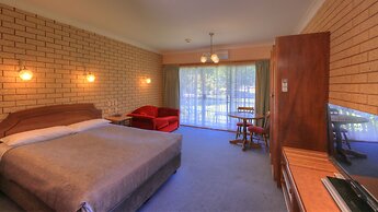 Barrass's John Bright Motor Inn