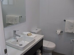 Barrass's John Bright Motor Inn