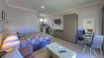 Barrass's John Bright Motor Inn