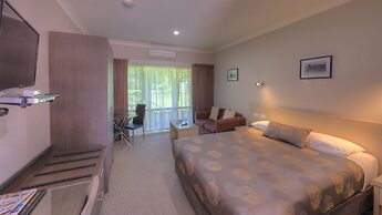 Barrass's John Bright Motor Inn