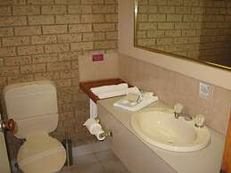 Barrass's John Bright Motor Inn