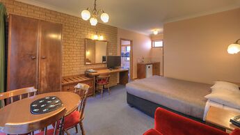 Barrass's John Bright Motor Inn