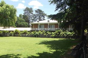 Barrass's John Bright Motor Inn