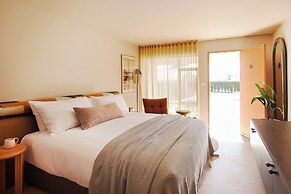 Dolphins Motel
