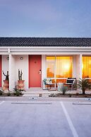 Dolphins Motel