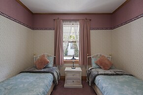 Settlers Cottage Motel