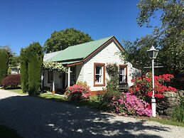 Settlers Cottage Motel