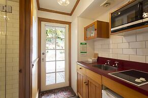 Settlers Cottage Motel