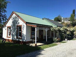 Settlers Cottage Motel