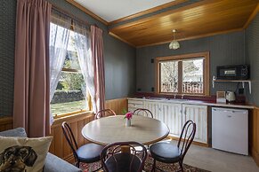 Settlers Cottage Motel