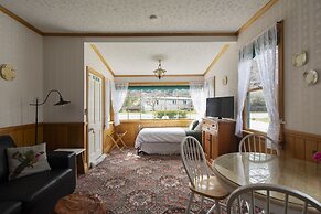 Settlers Cottage Motel