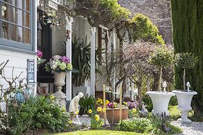 Settlers Cottage Motel