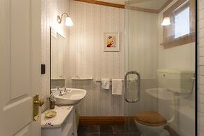 Settlers Cottage Motel