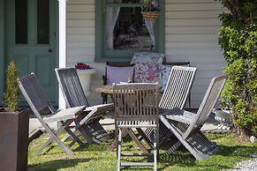 Settlers Cottage Motel