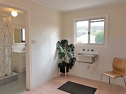 Albany Holiday Units