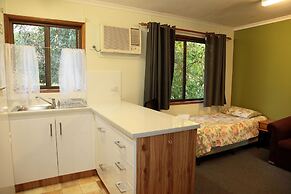 Lake Eacham Tourist Park & Self Contained Cabins