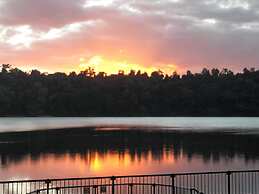 Lake Eacham Tourist Park & Self Contained Cabins