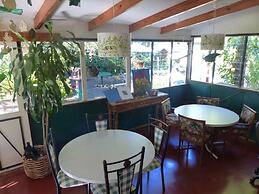 Lake Eacham Tourist Park & Self Contained Cabins