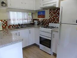 Lake Eacham Tourist Park & Self Contained Cabins