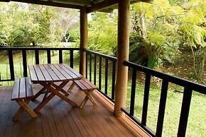 Lake Eacham Tourist Park & Self Contained Cabins