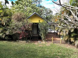 Lake Eacham Tourist Park & Self Contained Cabins