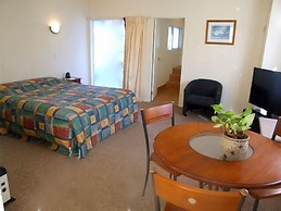 Colonial Court Motel