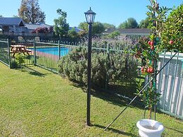 Colonial Court Motel