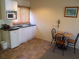 Colonial Court Motel