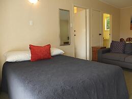 Colonial Court Motel