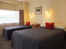 Colonial Court Motel