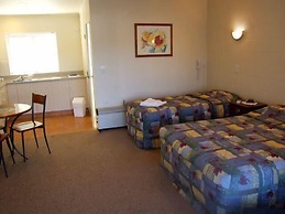 Colonial Court Motel