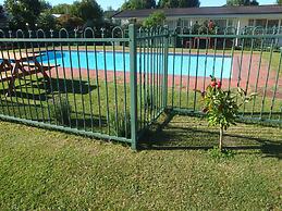 Colonial Court Motel
