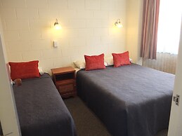Colonial Court Motel