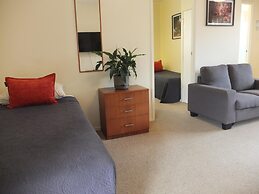 Colonial Court Motel