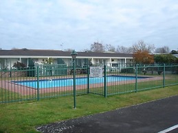 Colonial Court Motel