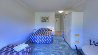 Heritage Lodge Motel