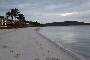 Salamander Beach Accommodation Adults Only