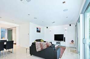 Breeze Beachfront Apartments