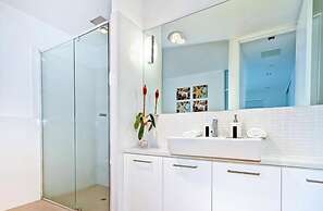 Breeze Beachfront Apartments