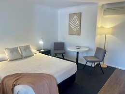 Estelle Kramer Motor Inn