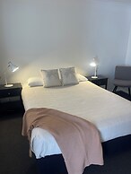 Estelle Kramer Motor Inn