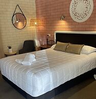 Estelle Kramer Motor Inn